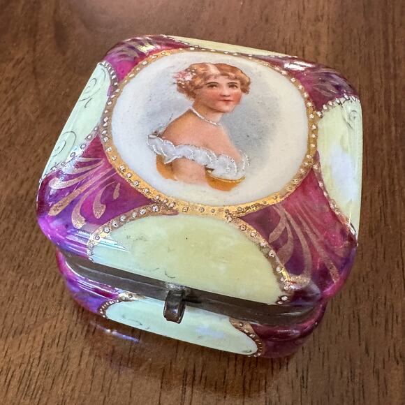 Porcelain Trinket Box Vintage Limoges Inspired Pink Gold Trim w Lady Portrait - Picture 3 of 13